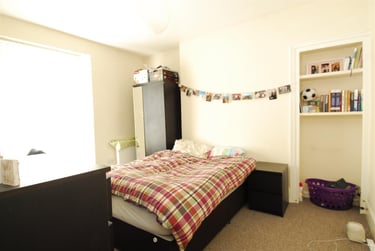 3 bed flat, 9 Seaton Avenue, Mutley, Plymouth, PL46QJ - Image 1